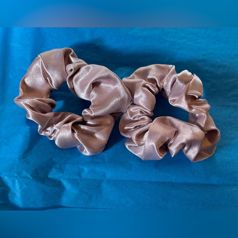 NWOT Pulsar Very Light Pink Scrunchies